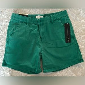 NWT- Sag Harbor Women’s Green Twill Shorts Size: 8